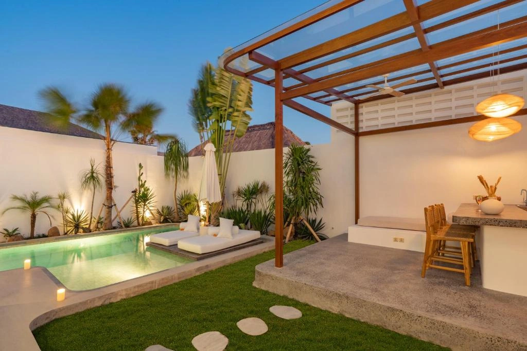 4 BR LUXURY VILLA IN CANGGU — image 4