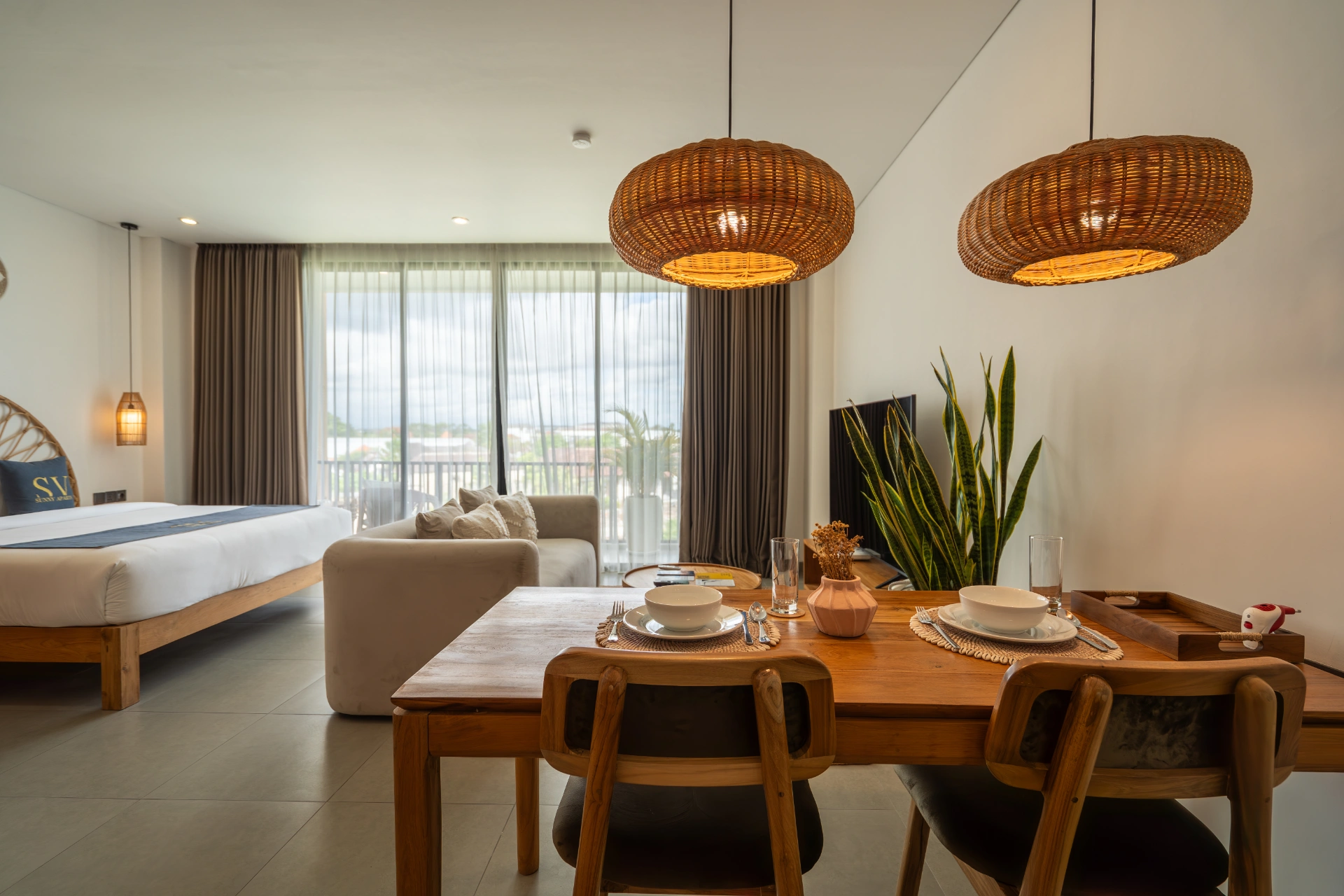 Sunny Bloom Natural - Pristine 1BR Canggu Suite | Pool & Work Hub — image 1