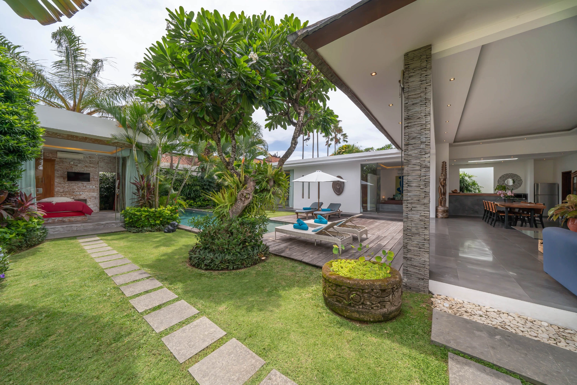 Villa Cempaka Ungu - Tranquil & Chic 4BR Villa in Central Seminyak — image 1