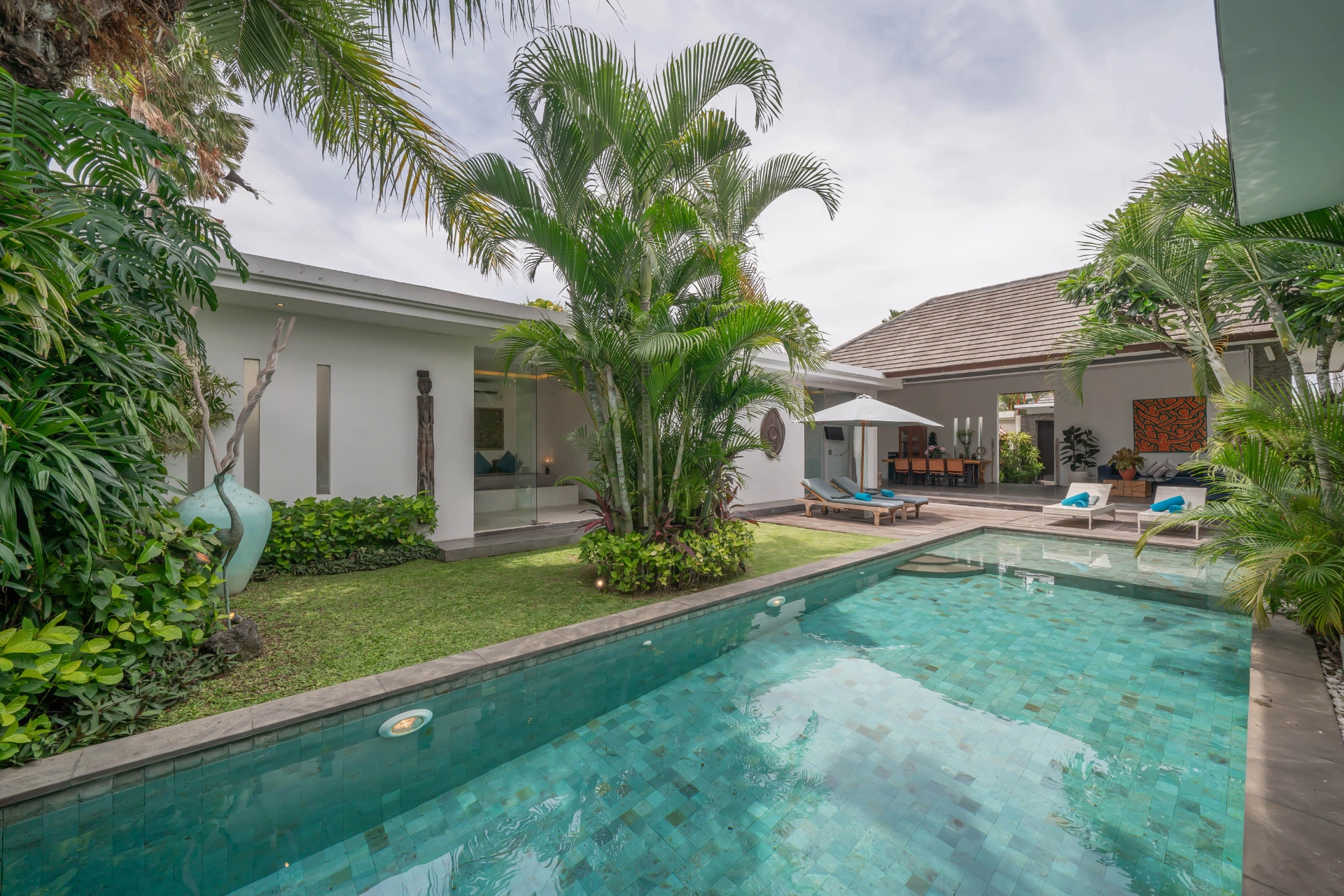 Villa Cempaka Ungu - Tranquil & Chic 4BR Villa in Central Seminyak — image 3