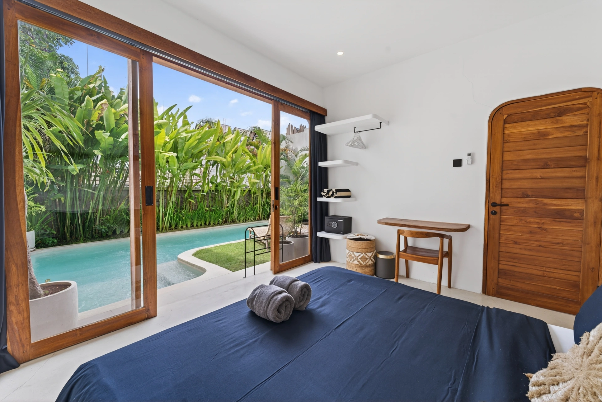 Trinity Villa: Stylish 3BR Retreat in Canggu — image 3