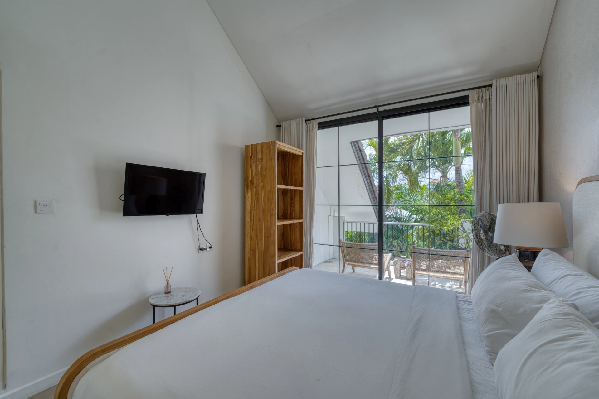 Palmera Villa: 2-Bedroom Retreat in Canggu — image 3