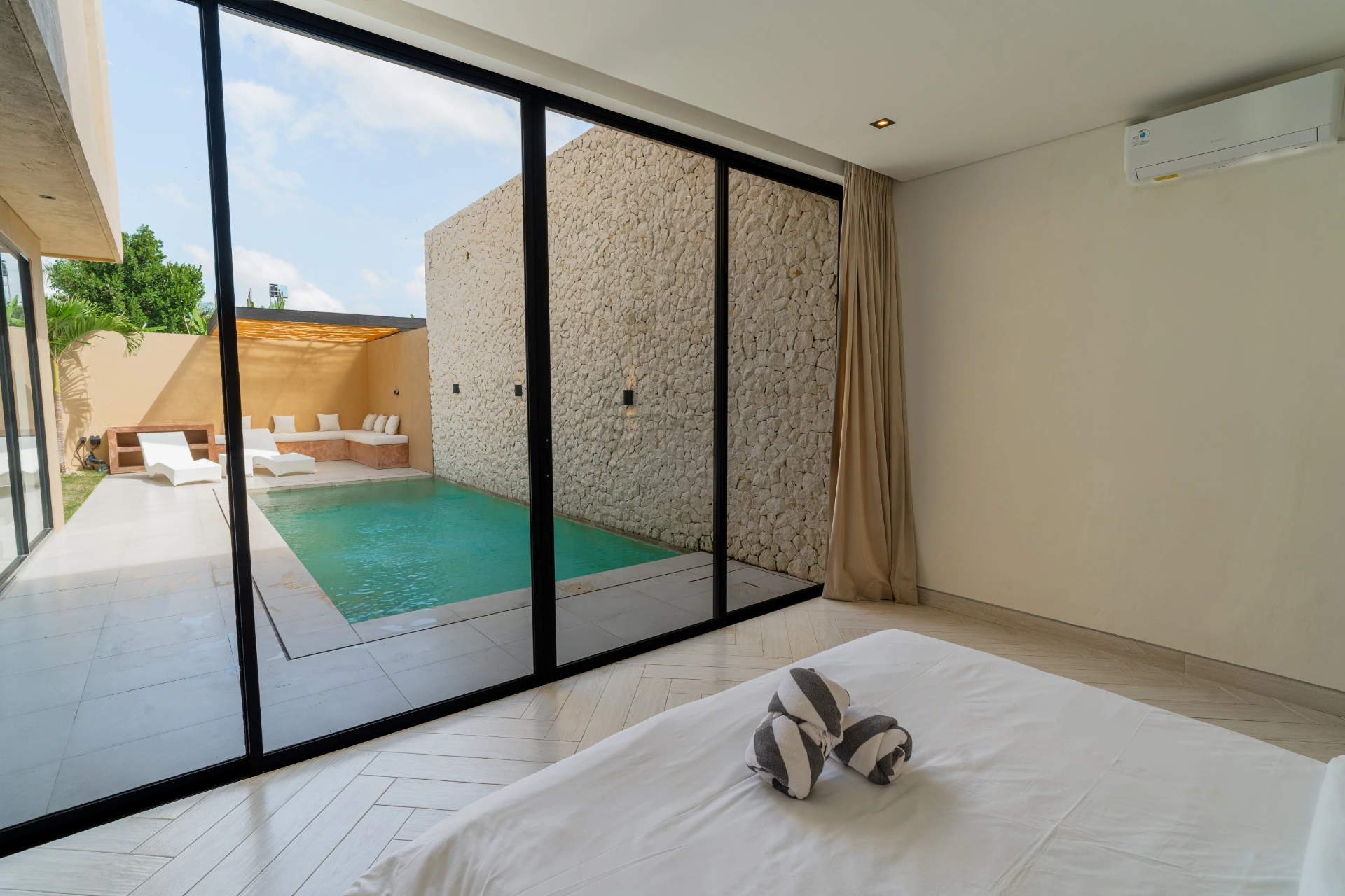 Minimalist Paradise: Tranquil Canggu Villa — image 3