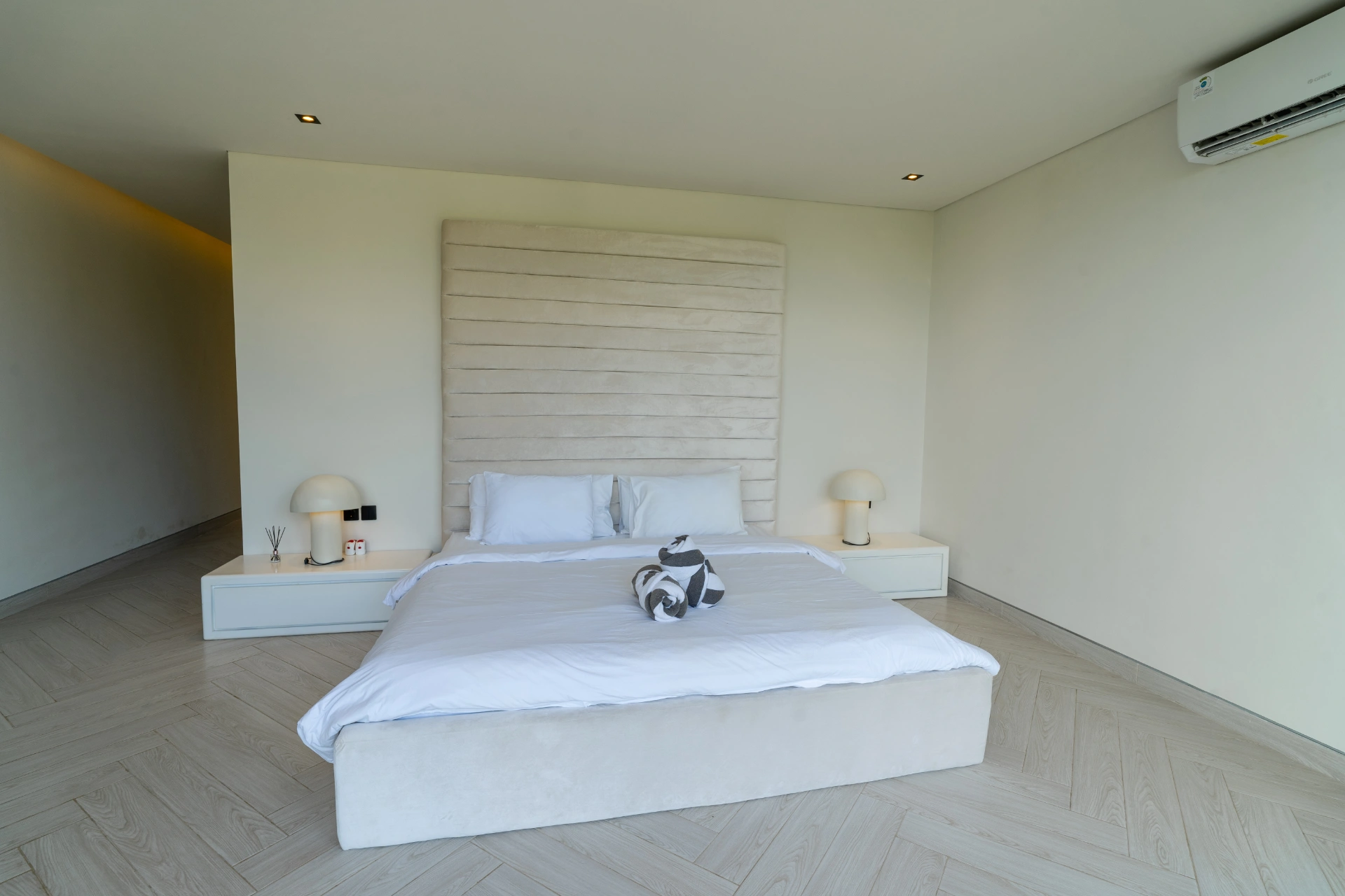 Minimalist Paradise: Tranquil Canggu Villa — image 4