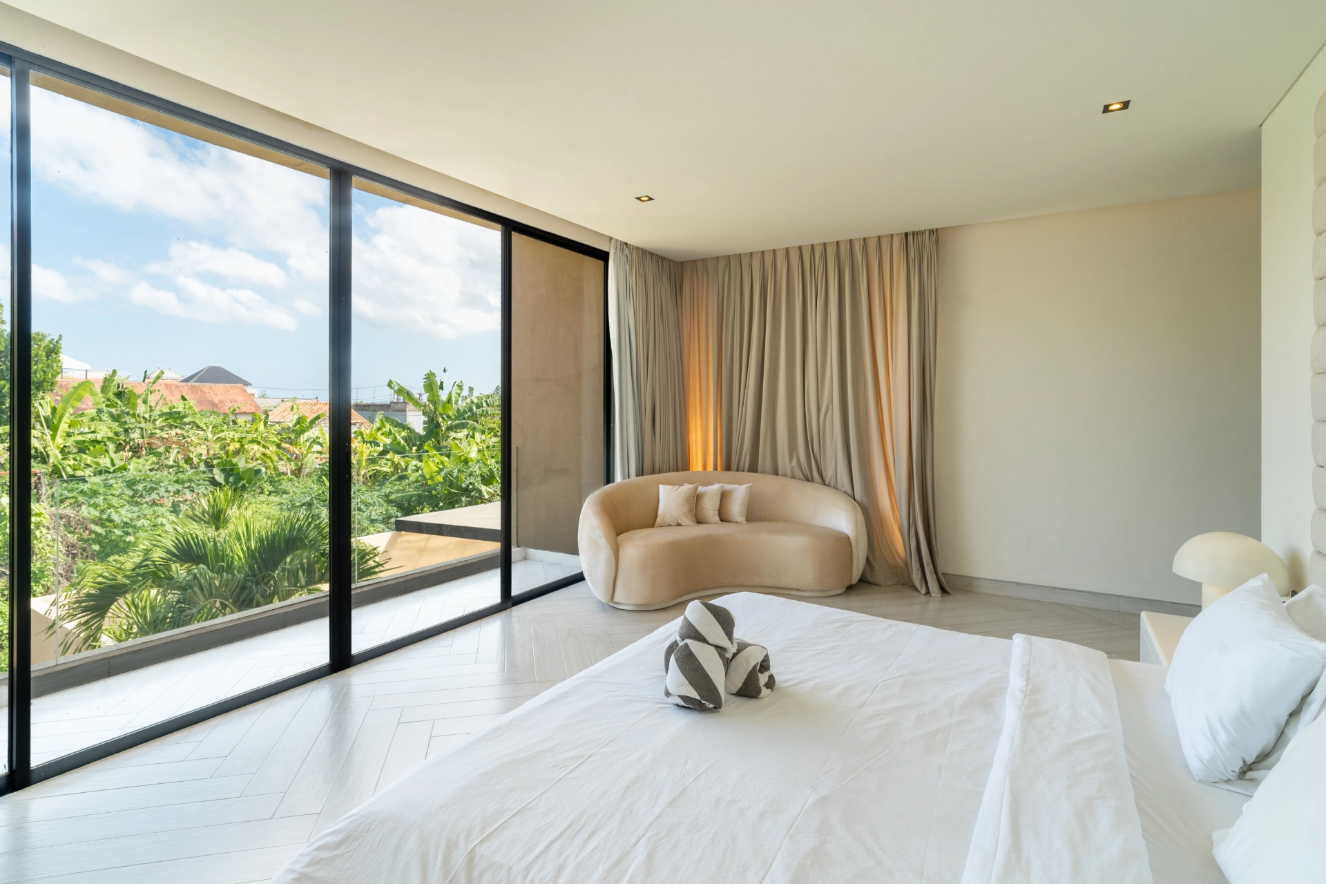 Minimalist Paradise: Tranquil Canggu Villa — image 2