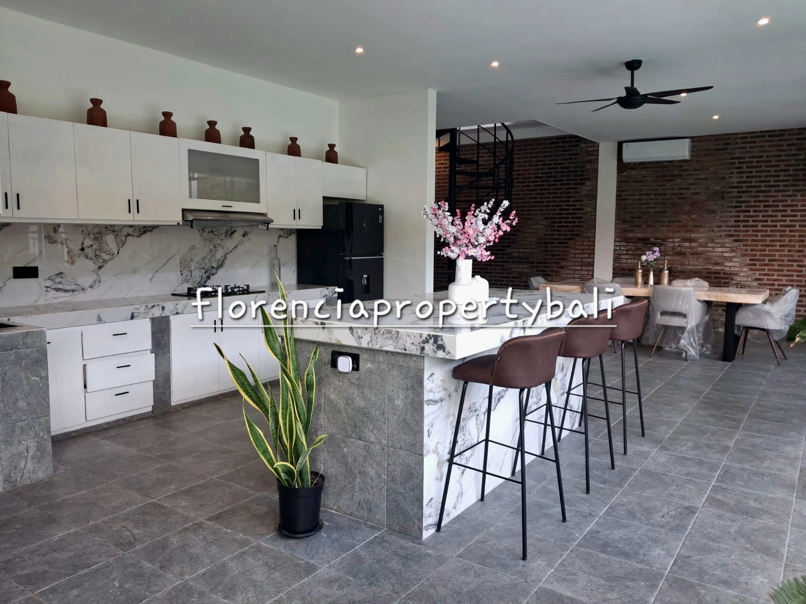 (FW002KE-Y) Kerobokan Villa – Your Comfortable Modern Home in Merta Sari — image 3