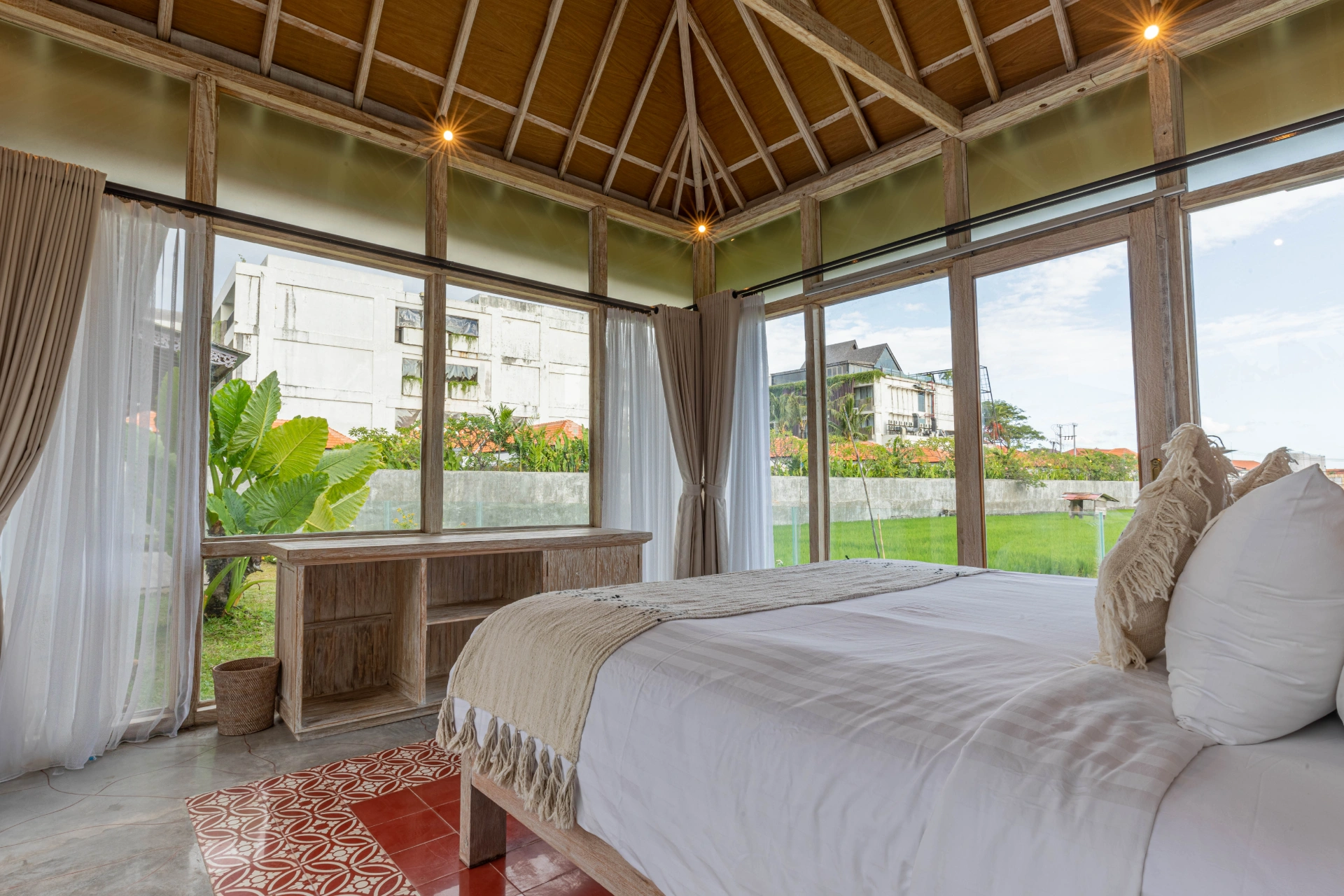 Serene 3BR Traditional Balinese Villa w/ Rice Field Views & Jacuzzi — image 4