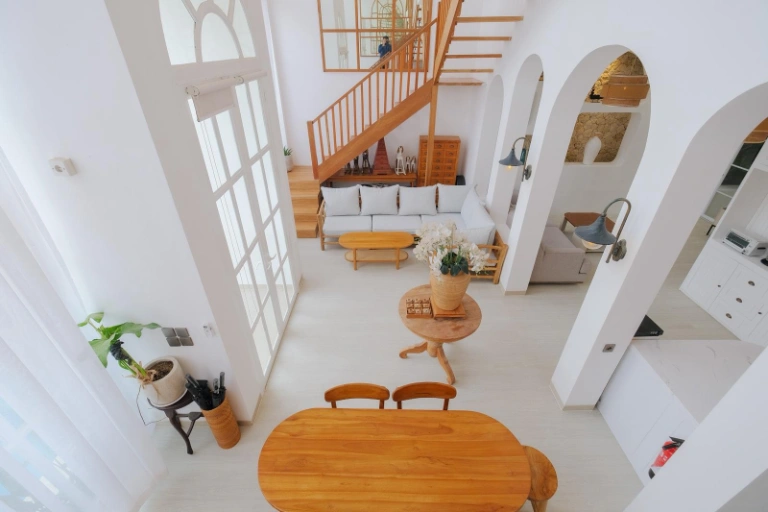 Designer 3BR High-Ceiling Villa in Prime Berawa — image 2