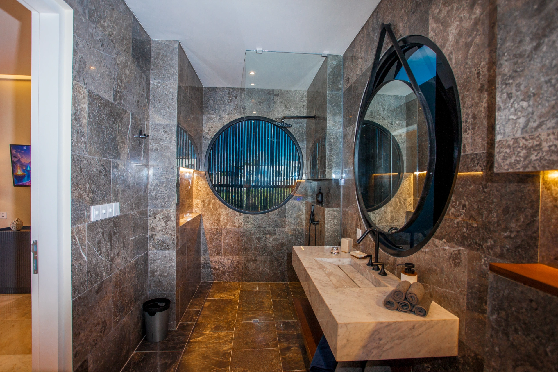 Villa Lyma - Luxury 4-Bedroom Brand New Villa with Rooftop Pool & Ricefield View — image 4
