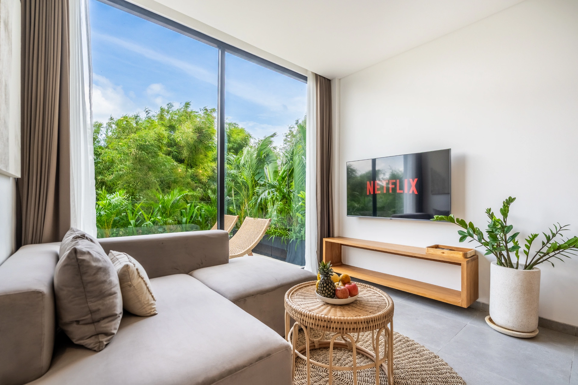 Sunny Muse Balcony - Luxe 1BR Canggu | City View Pool & Rooftop Gym — image 1