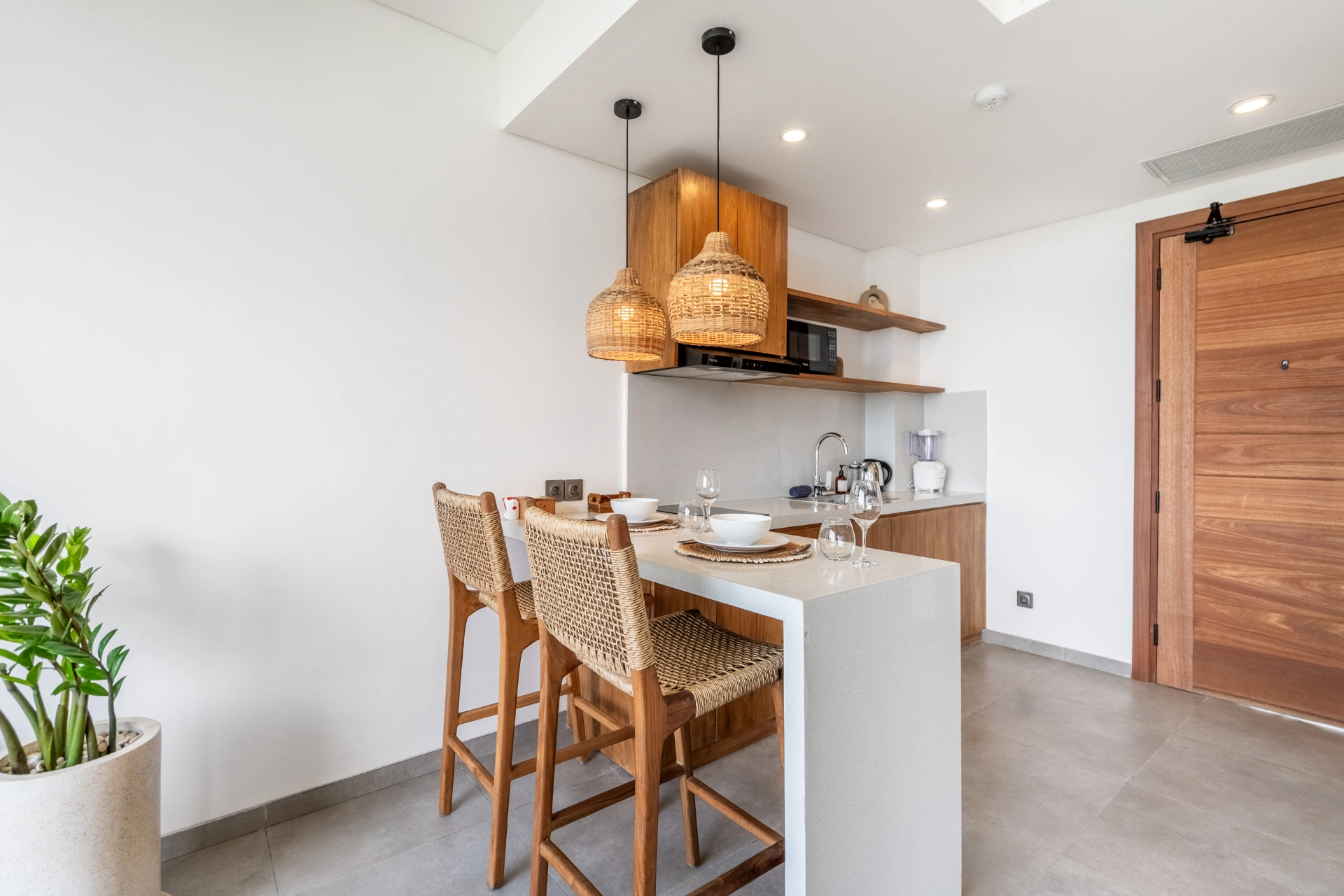 Sunny Muse - Ocean View 1BR | Rooftop Pool & Near Beach — image 2