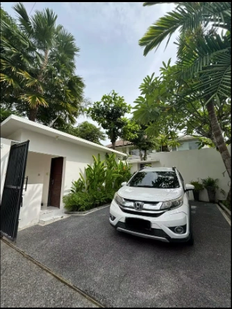 4 BR Seminyak Villa with pool & Garden — image 4