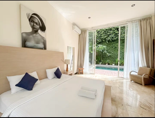 4 BR Seminyak Villa with pool & Garden — image 2