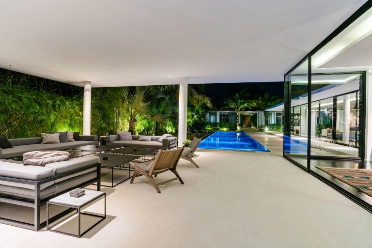 The Ultimate Flex: 16 Are land 5 Bedrooms and a 20m lap pool - IBAR17 — image 2