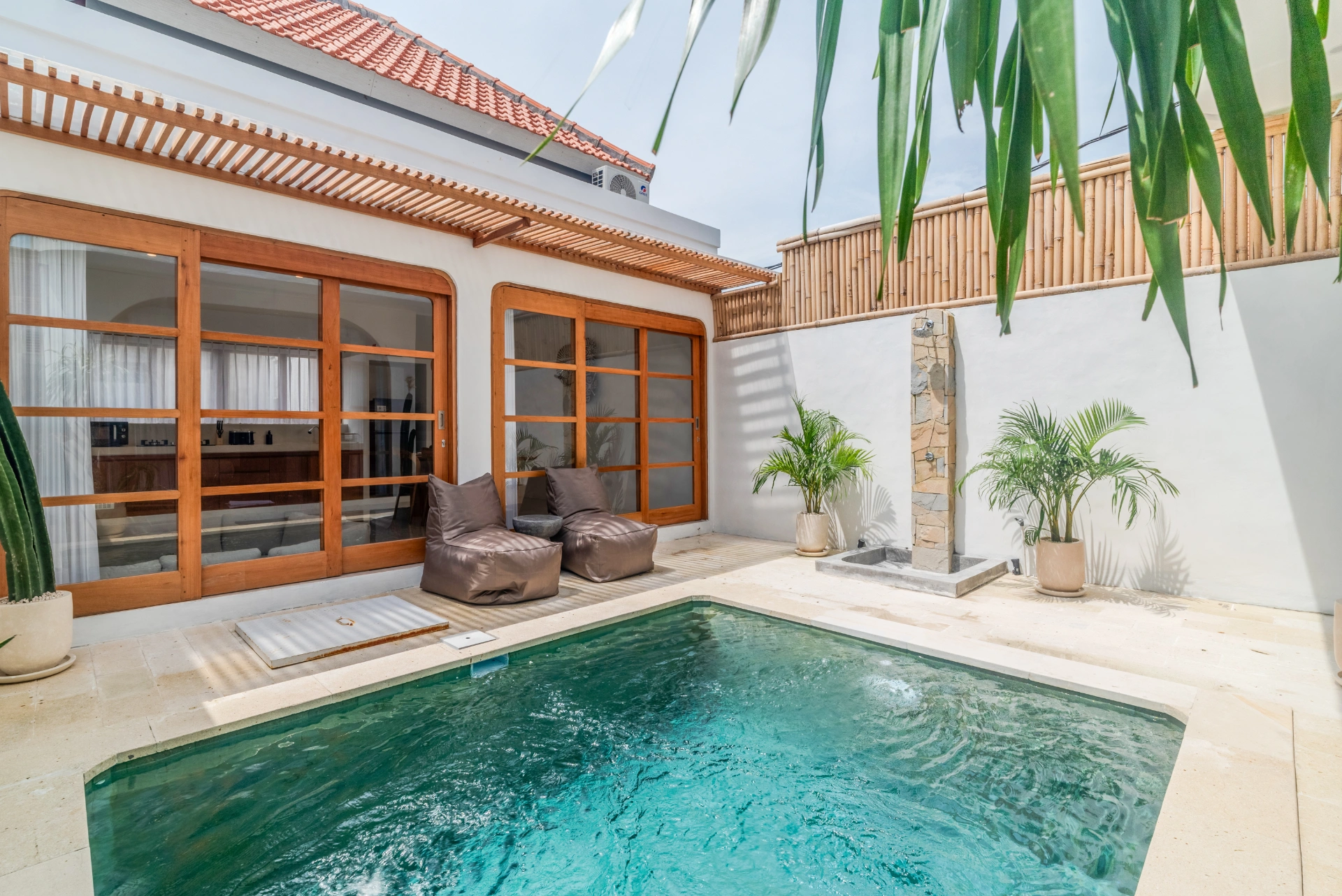 Luxurious 2-Bedroom Villa | Prime Location — image 2