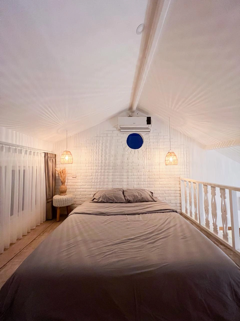Romantic 1BR Mezzanine Villa 5mins ride to the Beach — image 2