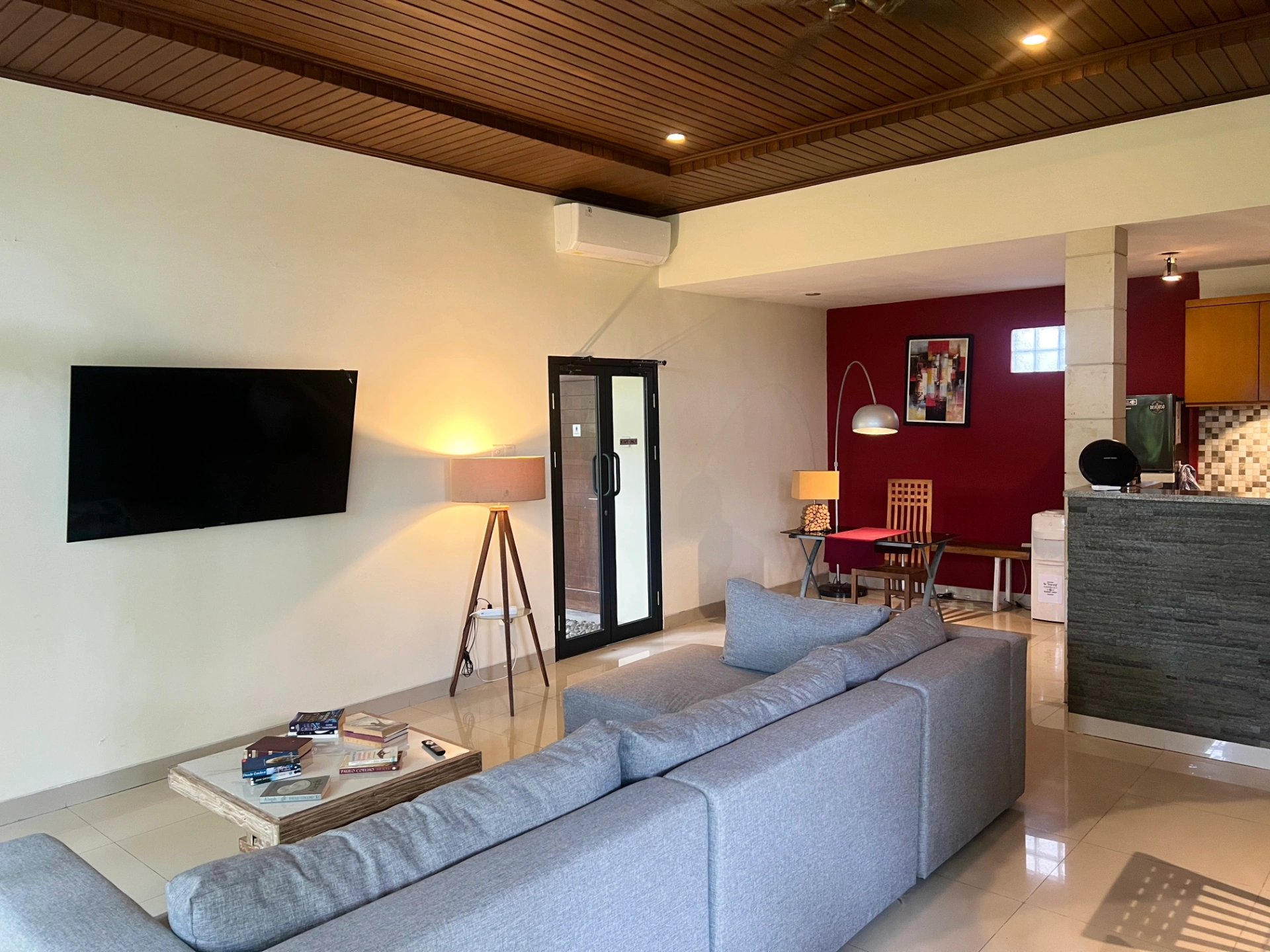 SAFARI VILLA — image 1