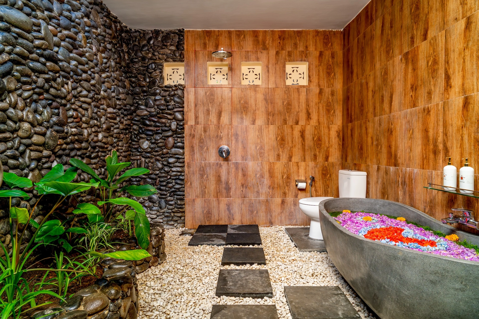 Charming 1BR Traditional Joglo Villa with Private Pool — image 3