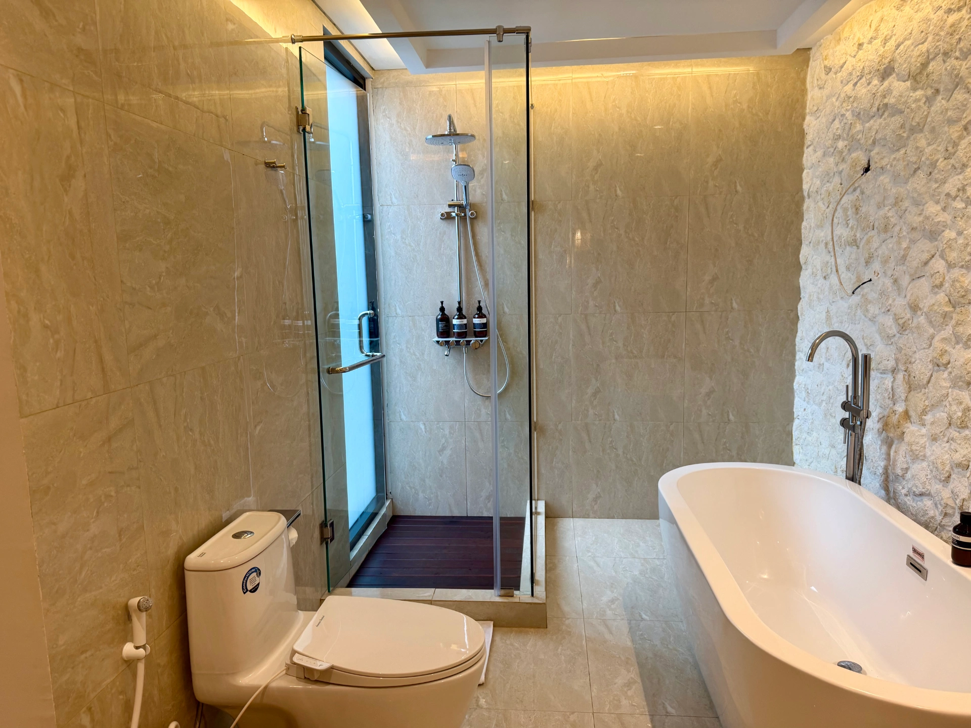 ONYX 3BR Pool | Zen Hillside Luxury Villa | Ocean View | Long-Term Rental — image 2