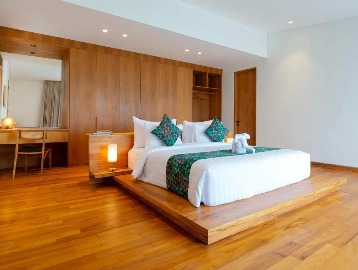 Premium 3BR Villa with Rice Field View · 5 Minutes to PARQ · Kecamatan — image 2