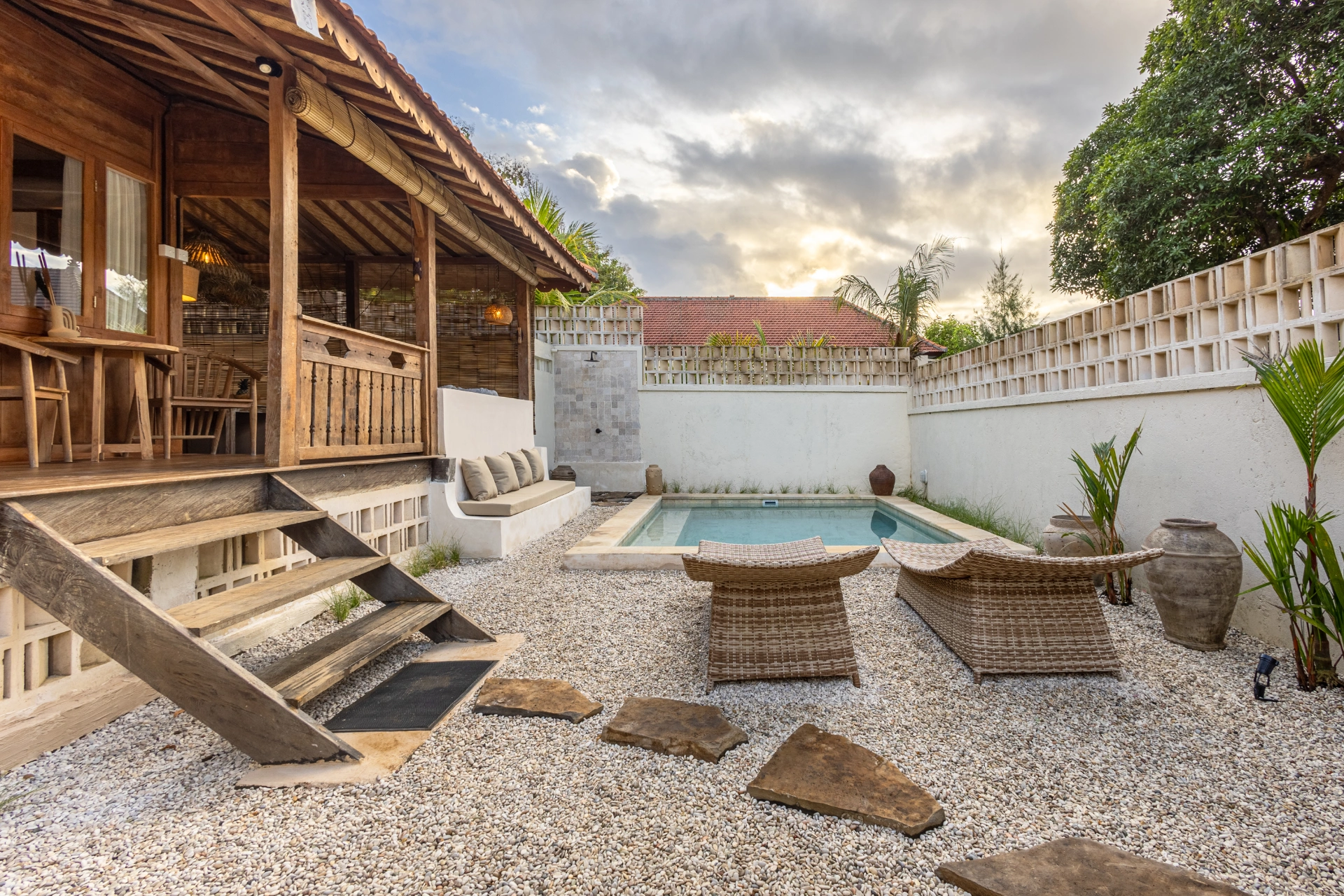 Villa Yin Uluwatu - Central 1BDR Villa with Pool — image 3