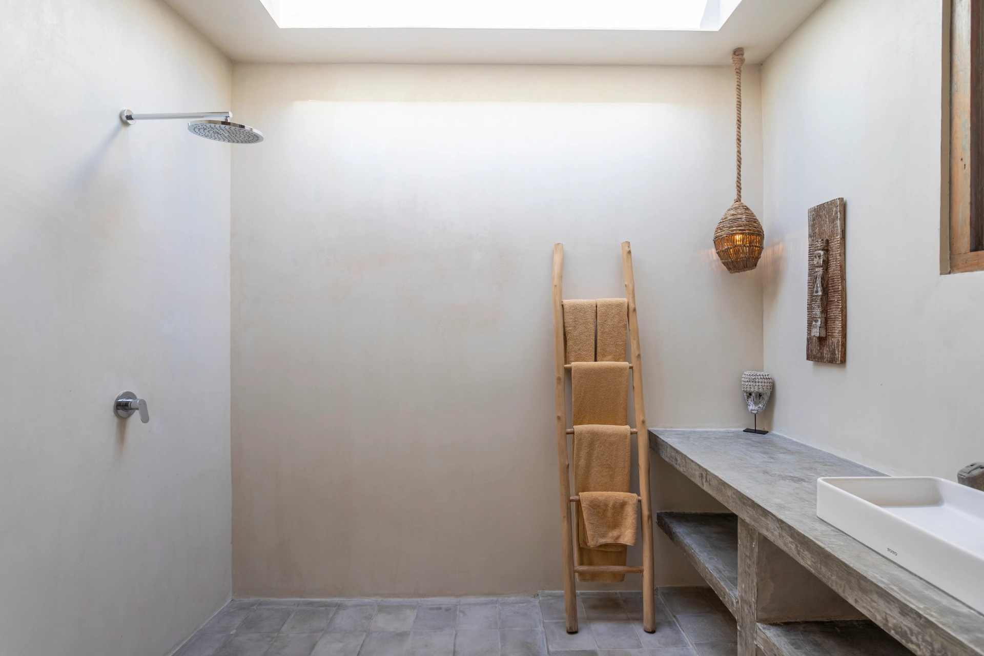 Villa Tile - A charming 3BR Villa w Pool and View — image 4