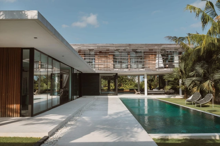 LUXURY VILLA FOR MONTHLY YEARLY RENT AND LEASEHOLD IN BERAWA