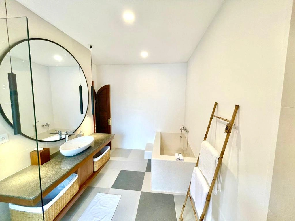 King Bed Pool Villa Paradise - Canggu / Seminyak — image 1
