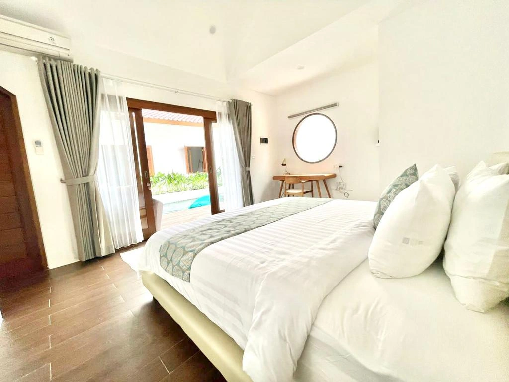 King Bed Pool Villa Paradise - Canggu / Seminyak — image 2