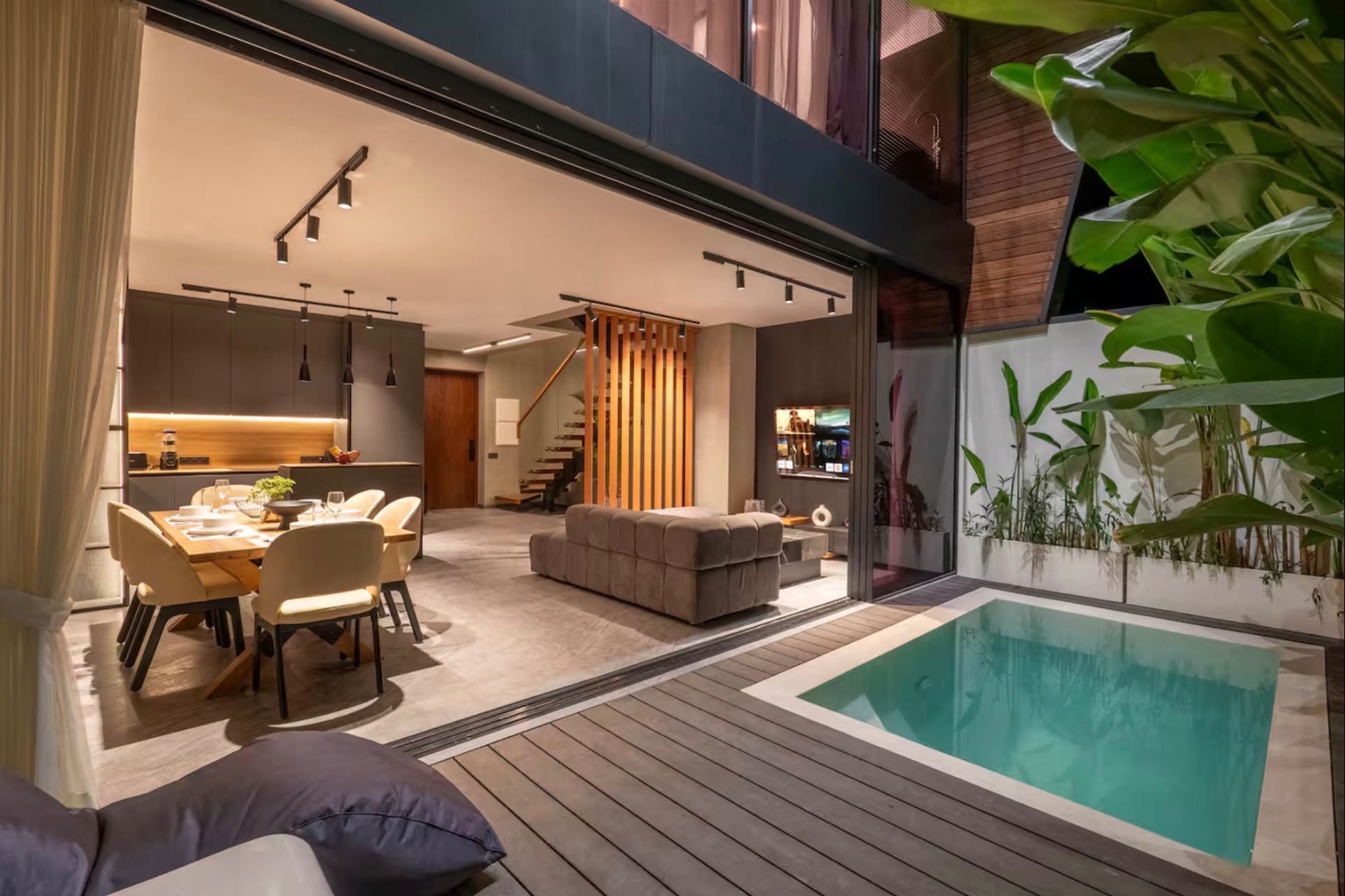 LOFT 2BDR townhouse with Private Pool UMALAS — image 2