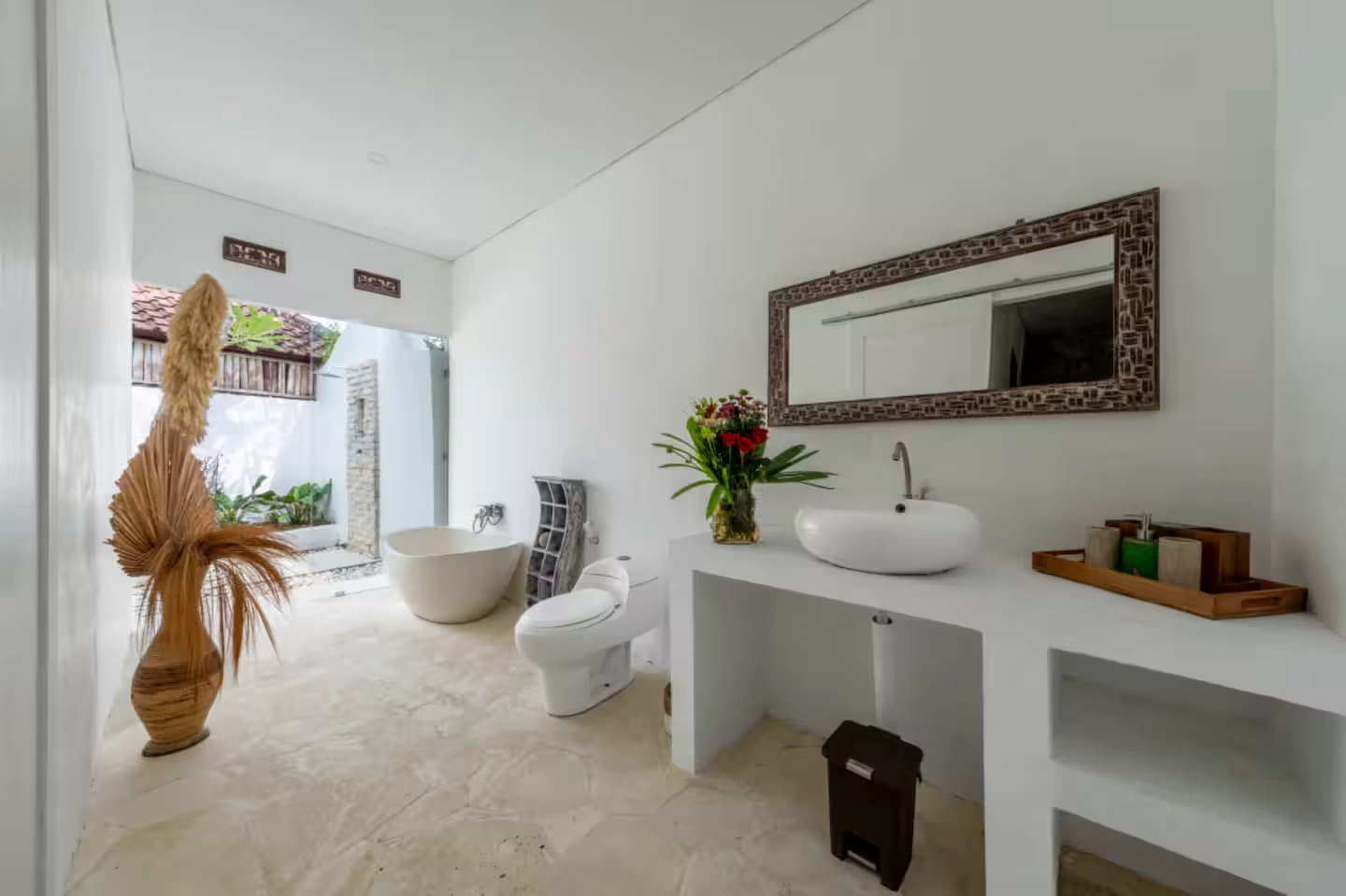 Kundalini House- 2BR Family Home with Shared Pool and Garden & Rice Field View — image 4
