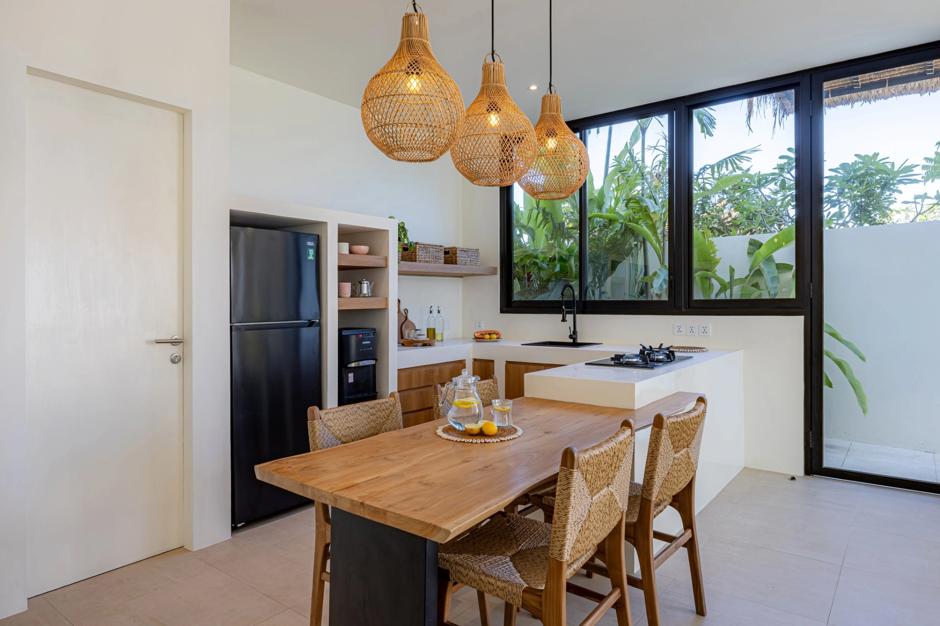 3 BR VILLA IN MUNGGU — image 2