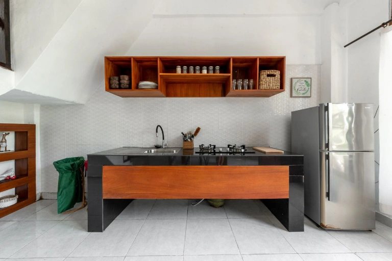 Yang House- 1BR Sunrise View Villa with Kitchen Balcony & Shared Pool — image 4