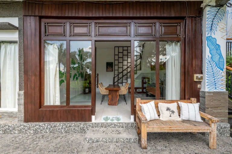 Yang House- 1BR Sunrise View Villa with Kitchen Balcony & Shared Pool — image 1