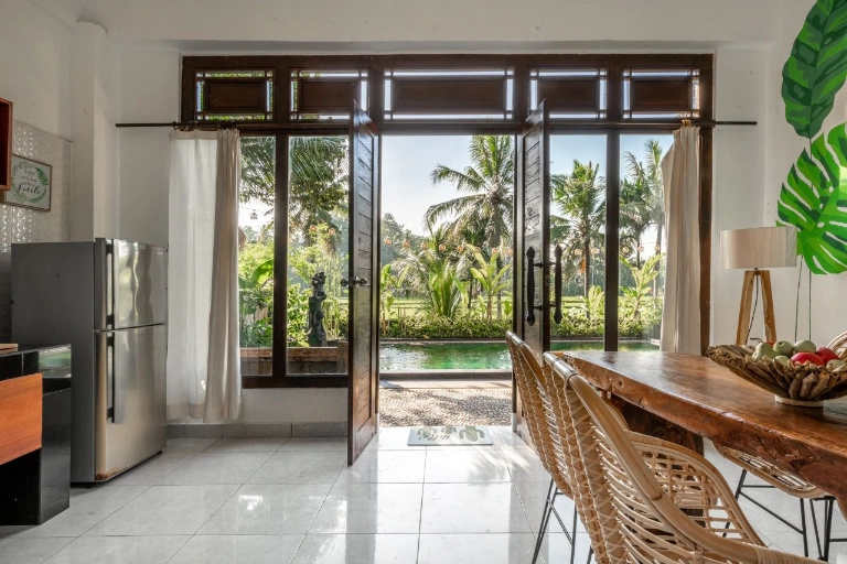 Yang House- 1BR Sunrise View Villa with Kitchen Balcony & Shared Pool — image 3