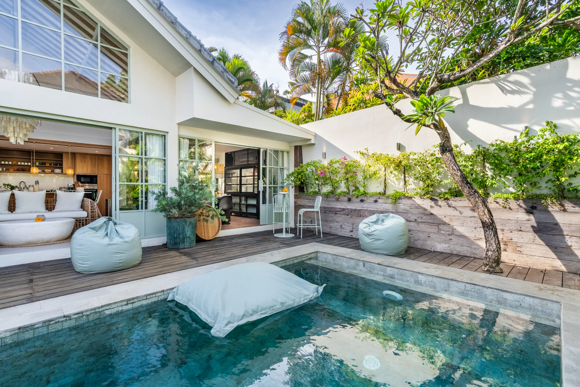 Luxury 4-Bedroom Villa – Prime Seminyak — image 1