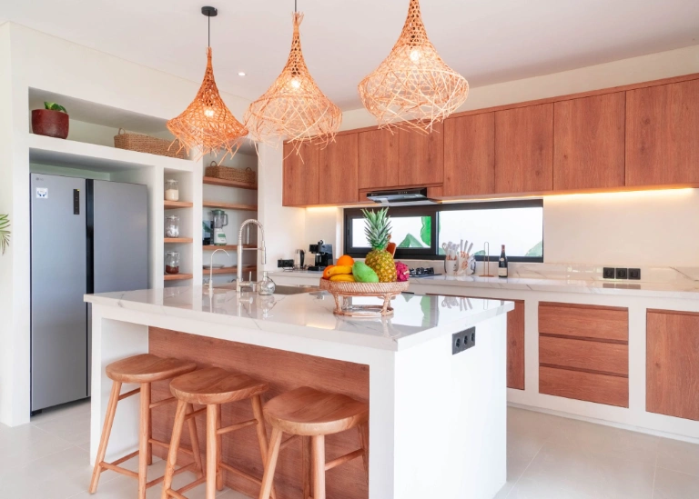 Luxury 4BR Tropical Villa w Rooftop & Rice Field Views Seseh — image 3