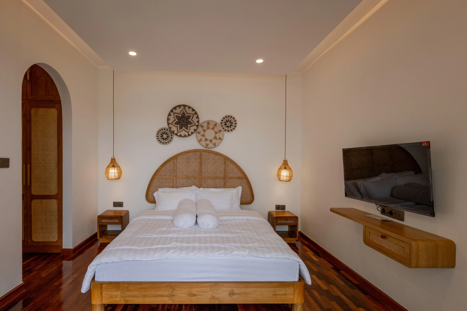 4BR Brand New Villa at Jalan Pantai Kedungu — image 1