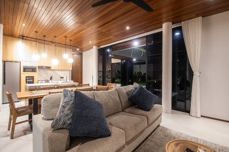 Available 4 bedroom in Nuanu — image 1