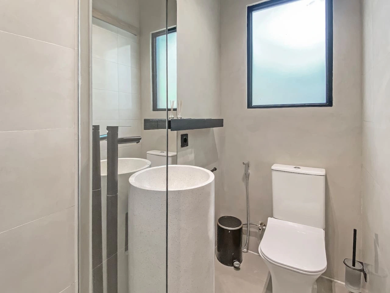 Palm Suite By Local Property Team — image 3