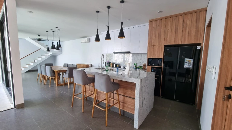 Modern 3BR Contemporary Villa w/ Home Office — image 3