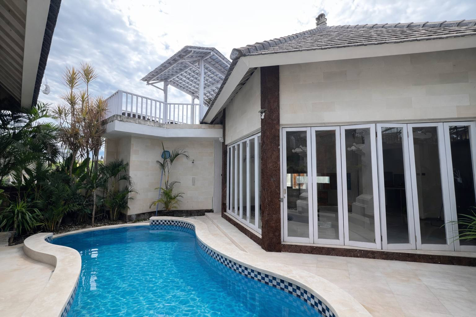 3 bed Villa + big livingroom — image 2