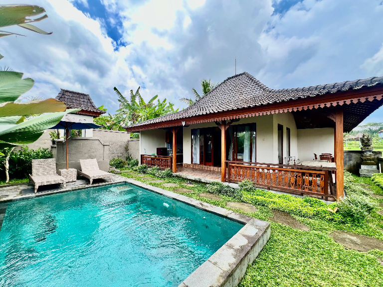 Sunrise Side Villa with Stunning Cliff & Jungle Views