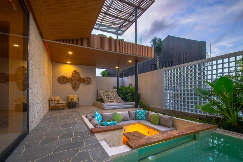 3 BR LUXURY VILLA IN PERERENAN — image 1