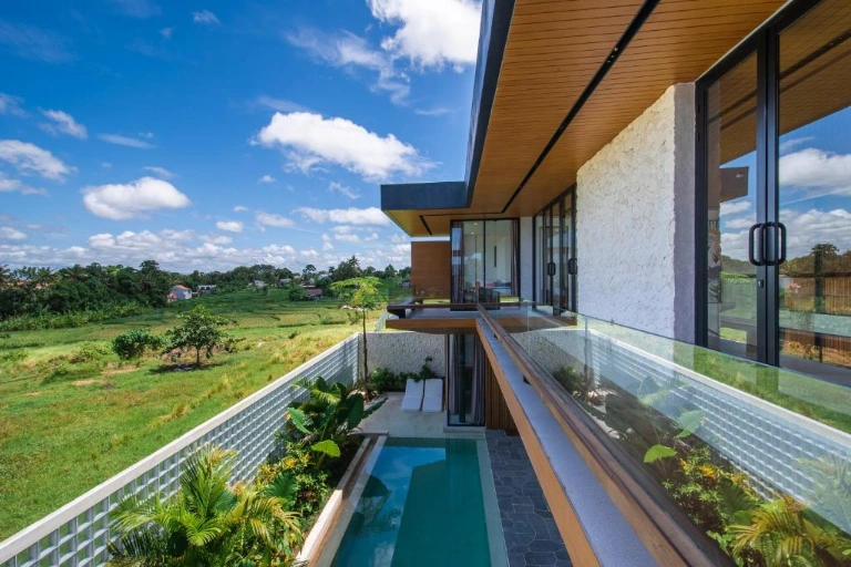 3 BR LUXURY VILLA IN PERERENAN — image 2
