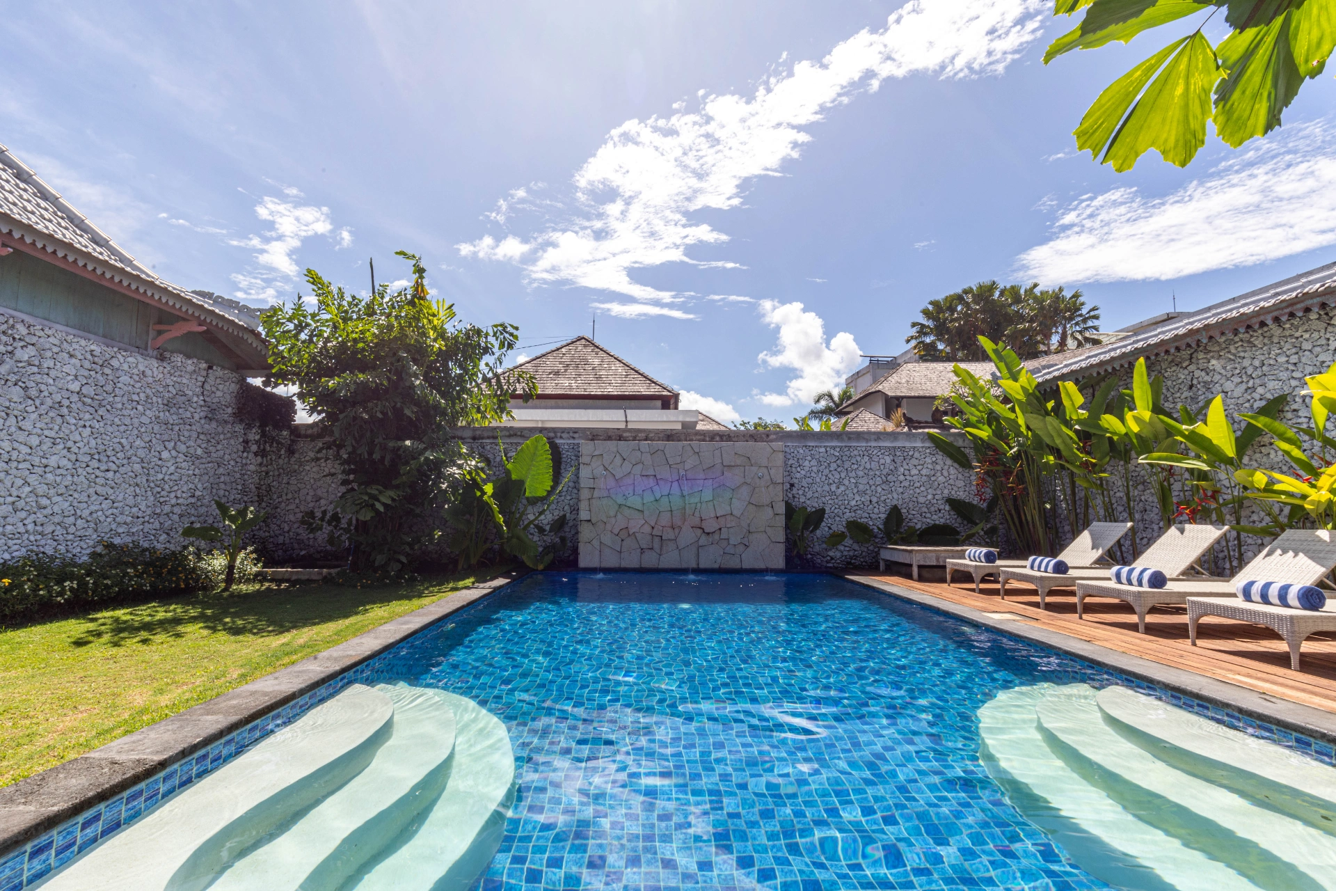 Spacious 2BR Garden Villa w/ Jacuzzi Balcony & Pool — image 3