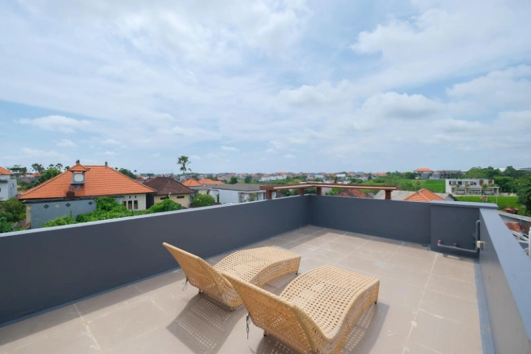 Mediterranean 3BR Villa w/ Rooftop & Private Pool — image 4