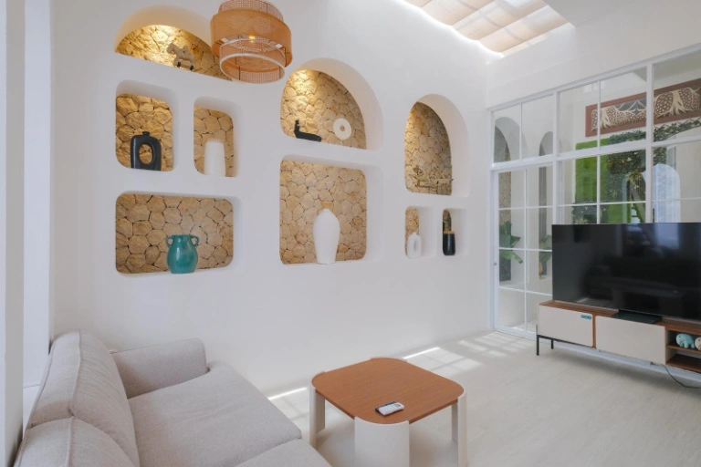 Mediterranean 3BR Villa w/ Rooftop & Private Pool — image 1