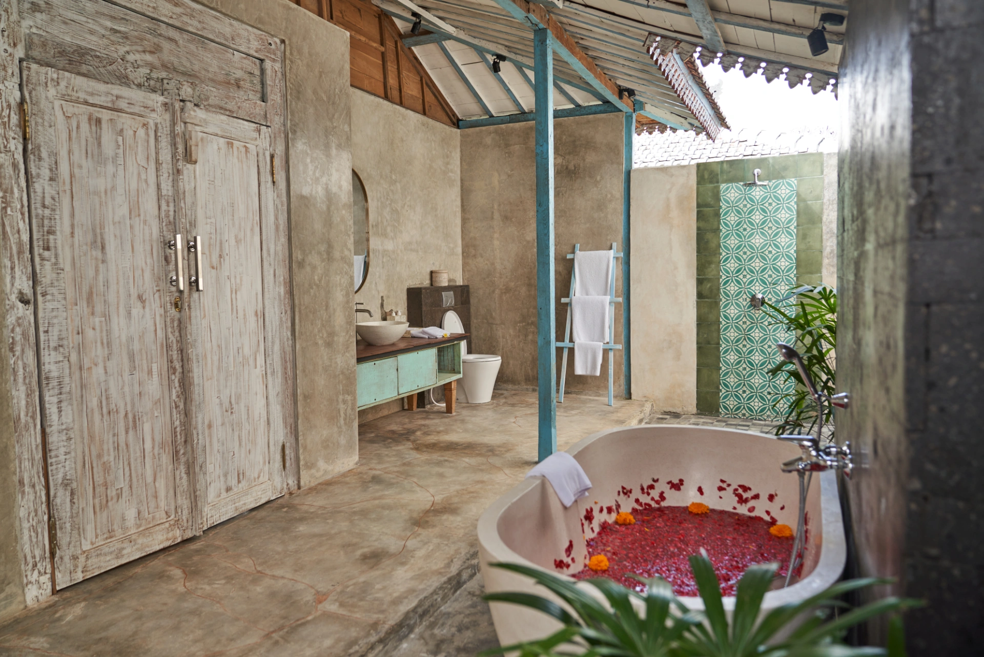 Spacious 1BR Garden Villa w/ Pool Balcony & Jacuzzi — image 3
