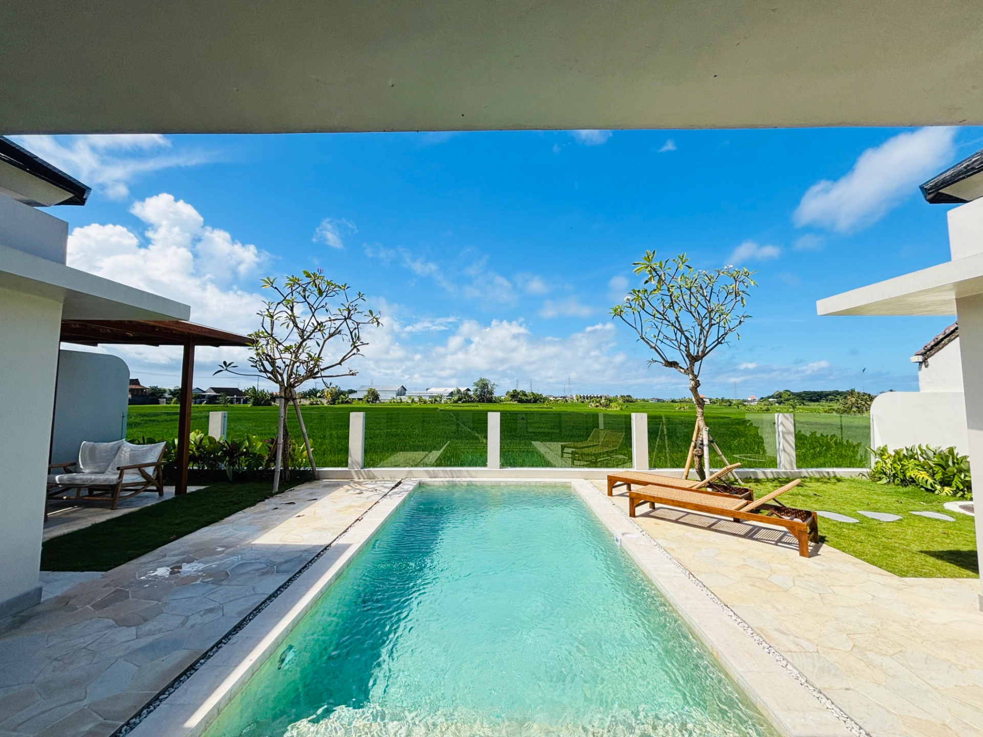 LHKY24: 2BR Villa with Open Rice Field View in Kedungu